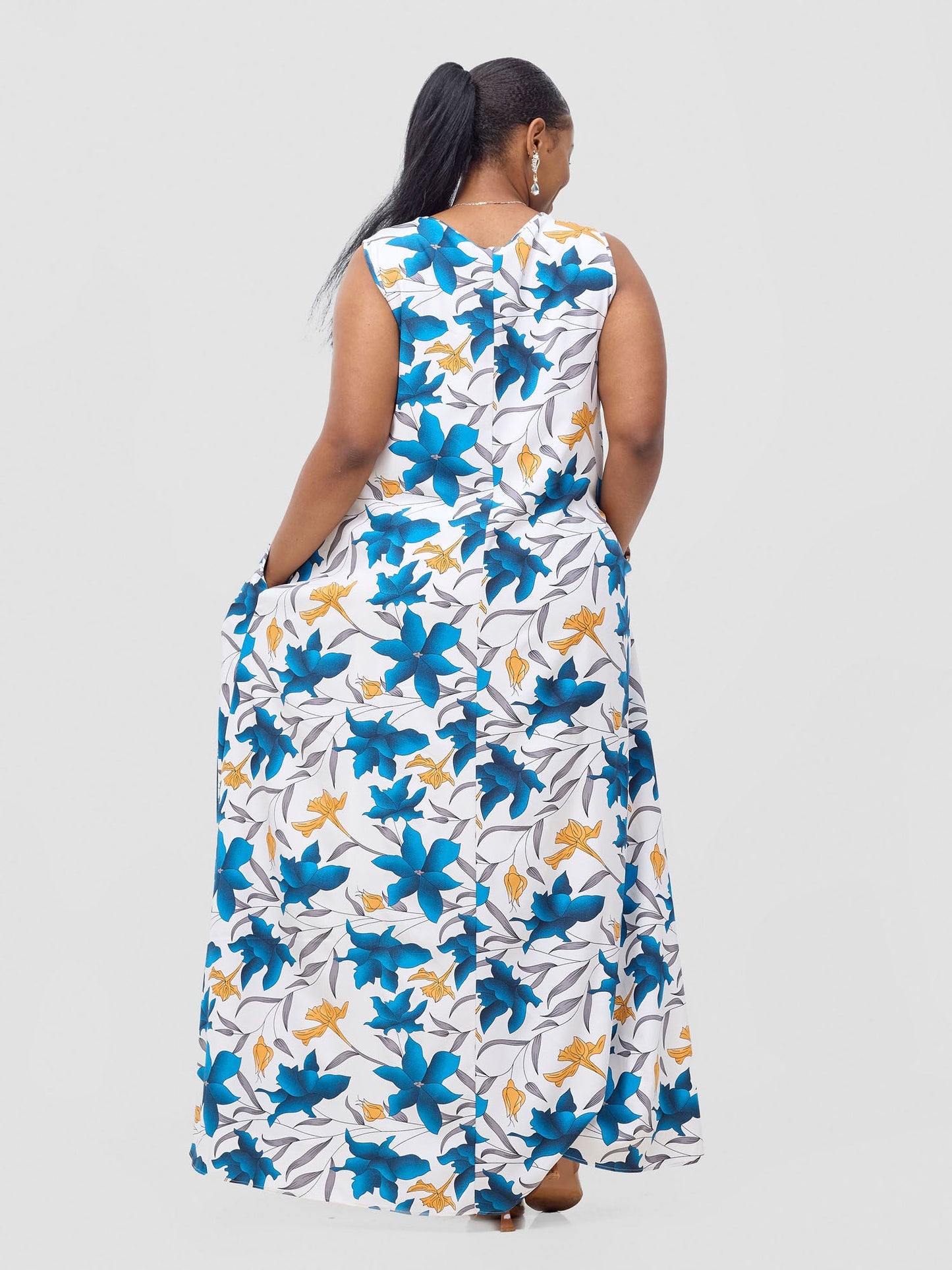 Vivo Basic Sleeveless Tent Maxi Dress - White / Blue Doret Print