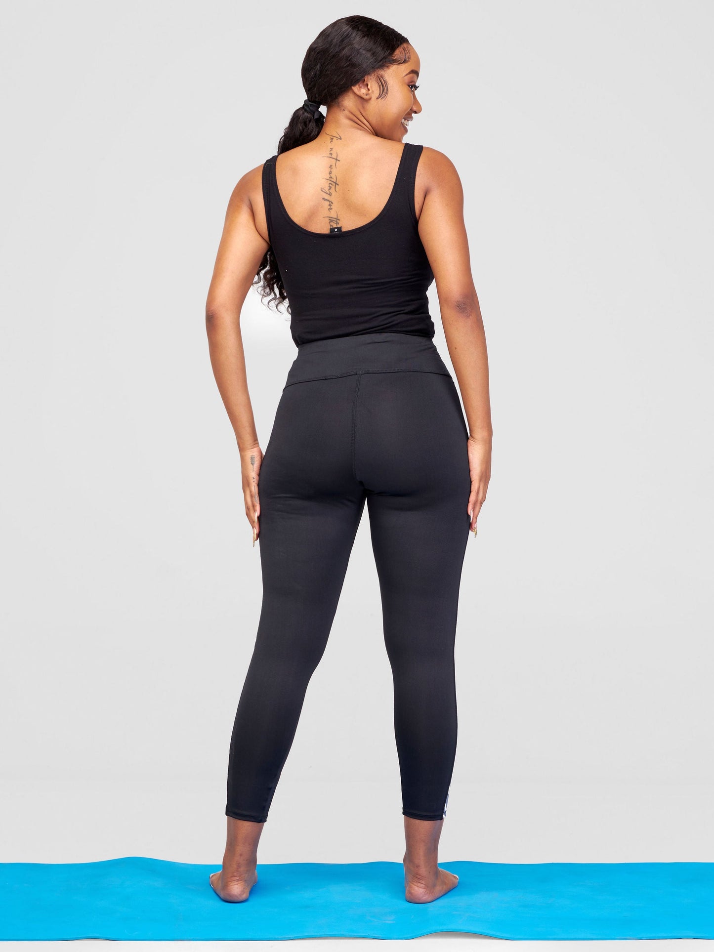Vivo Lero Capri Leggings - Black + Grey Kiwi Print