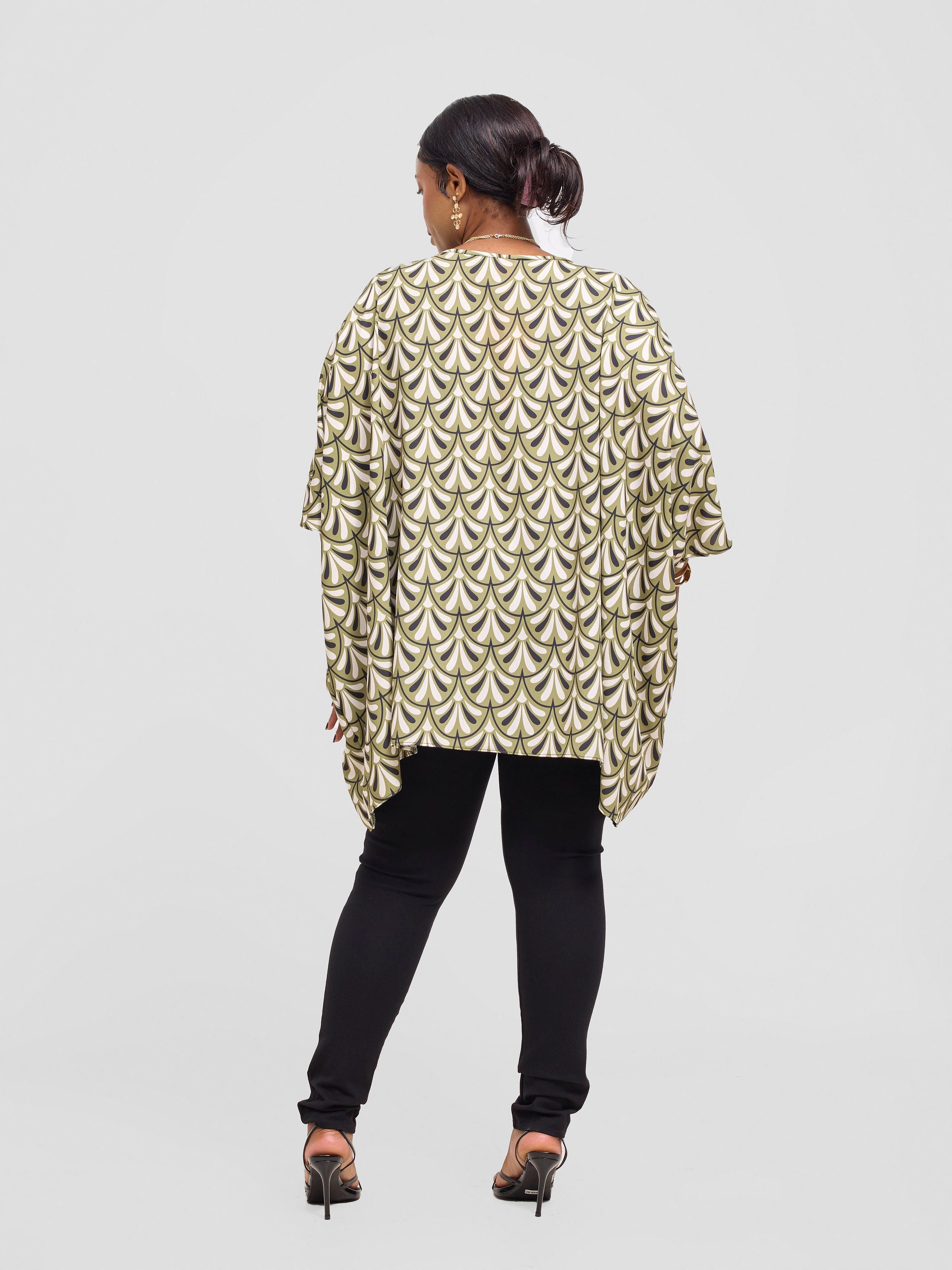 Vivo Liv Wide Crepe Top - Hunters / Black Mandy Print