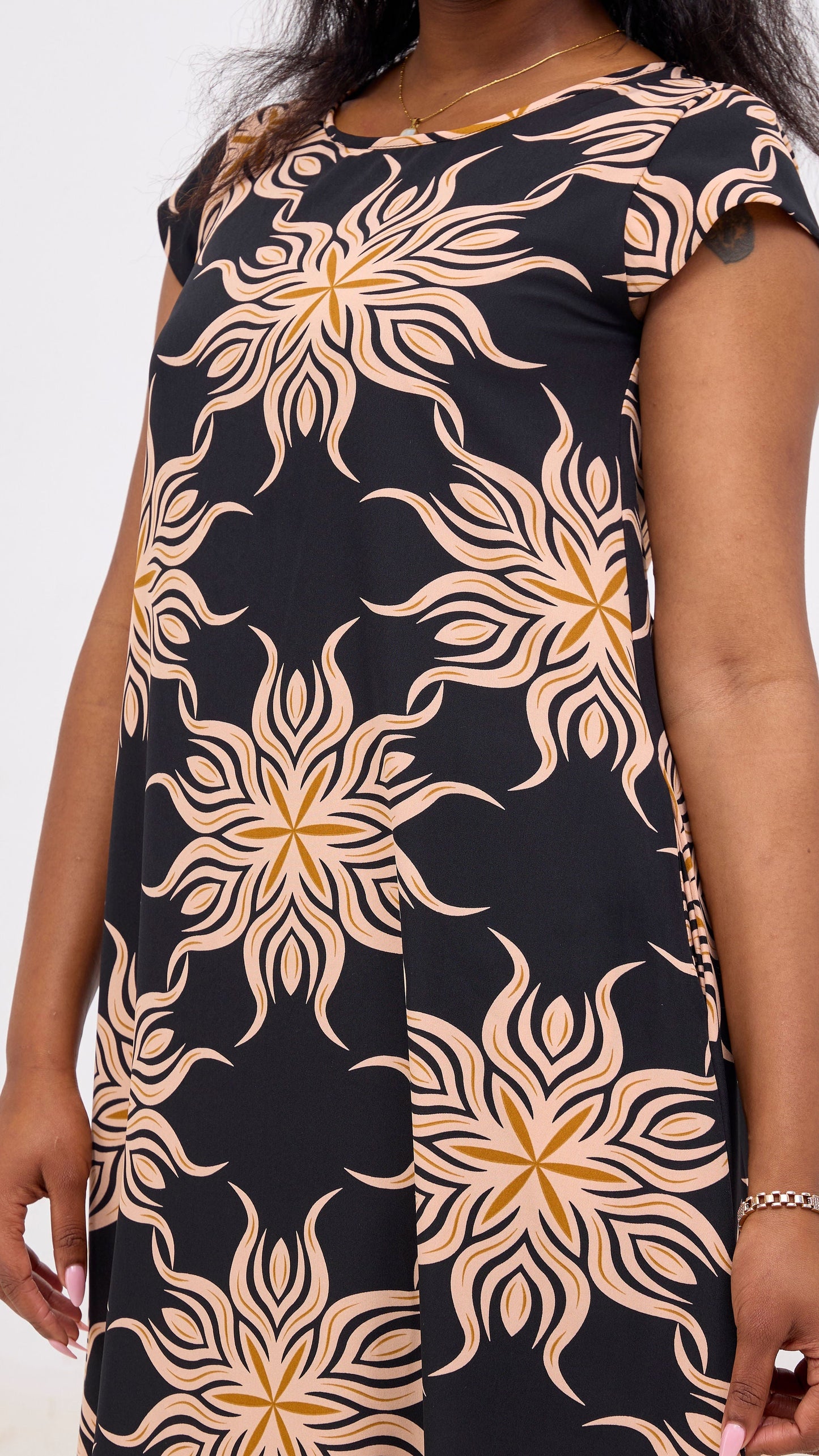 Vivo Basic Round Neck Maxi Dress - Black / Rust Print