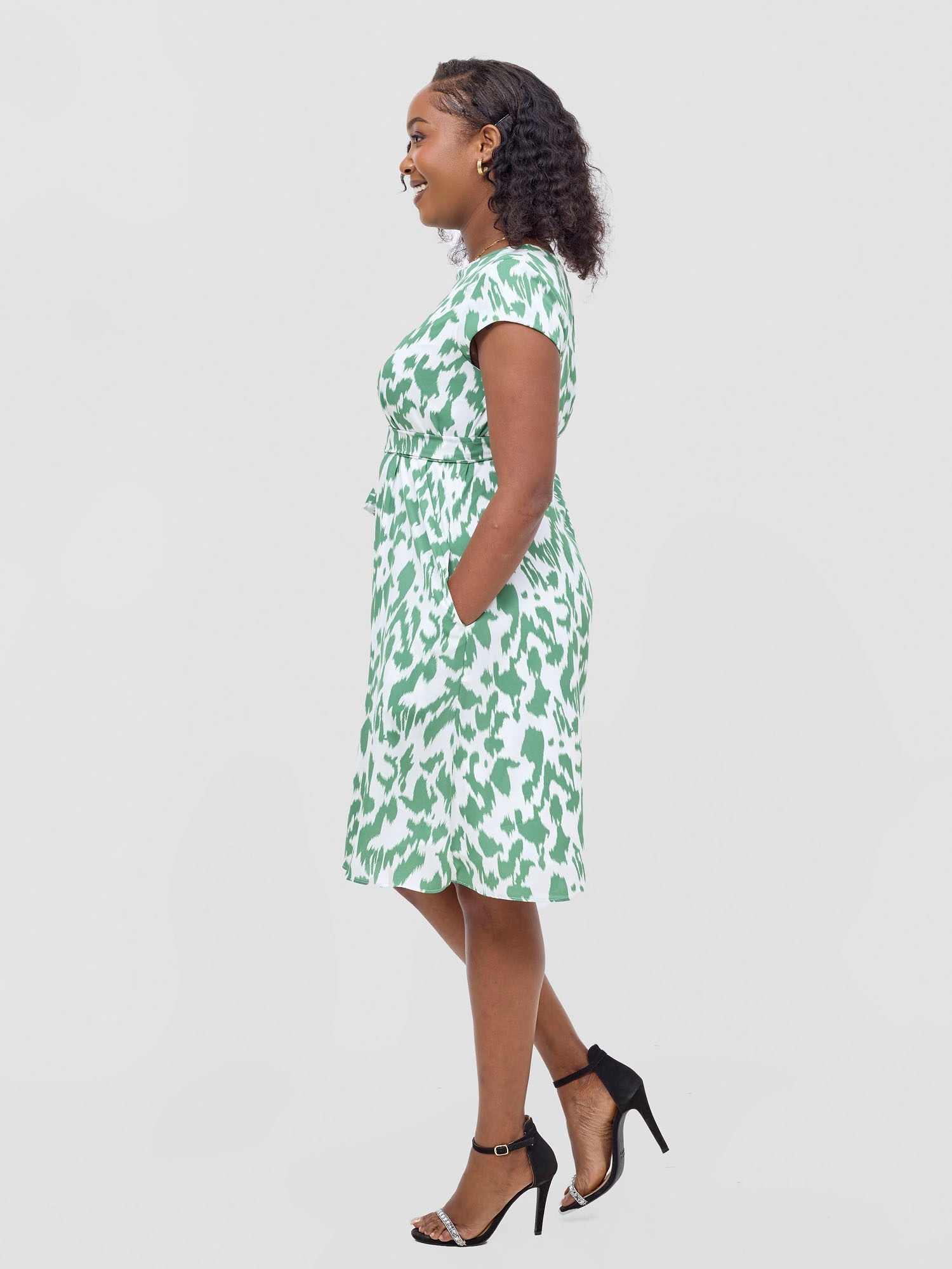 Vivo Basic Cap Sleeve Tent Knee Length Dress - Green / White Oken Print