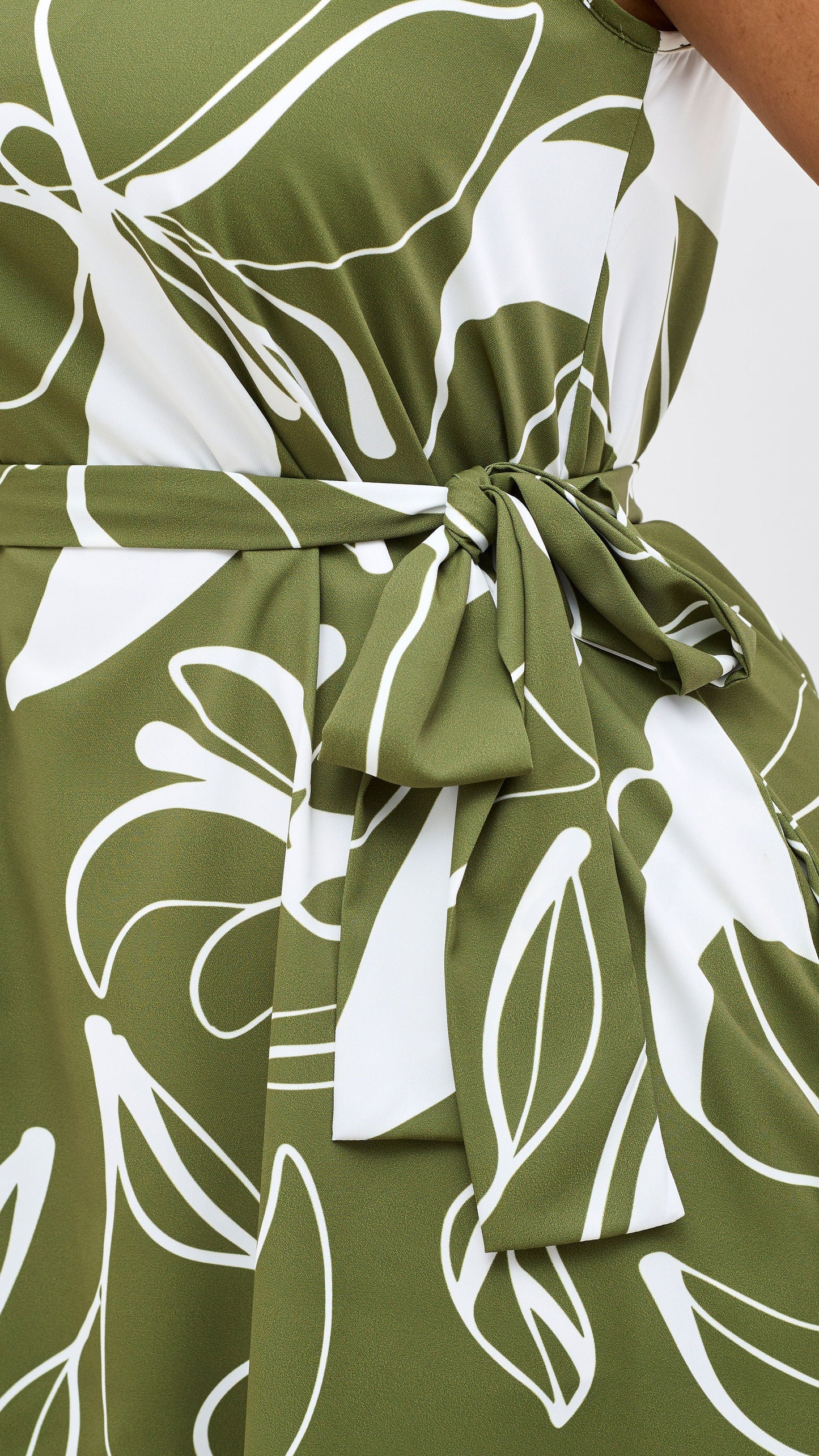 Vivo Muna Cap Sleeve Knee Length Dress - Dark Green / Cream Print