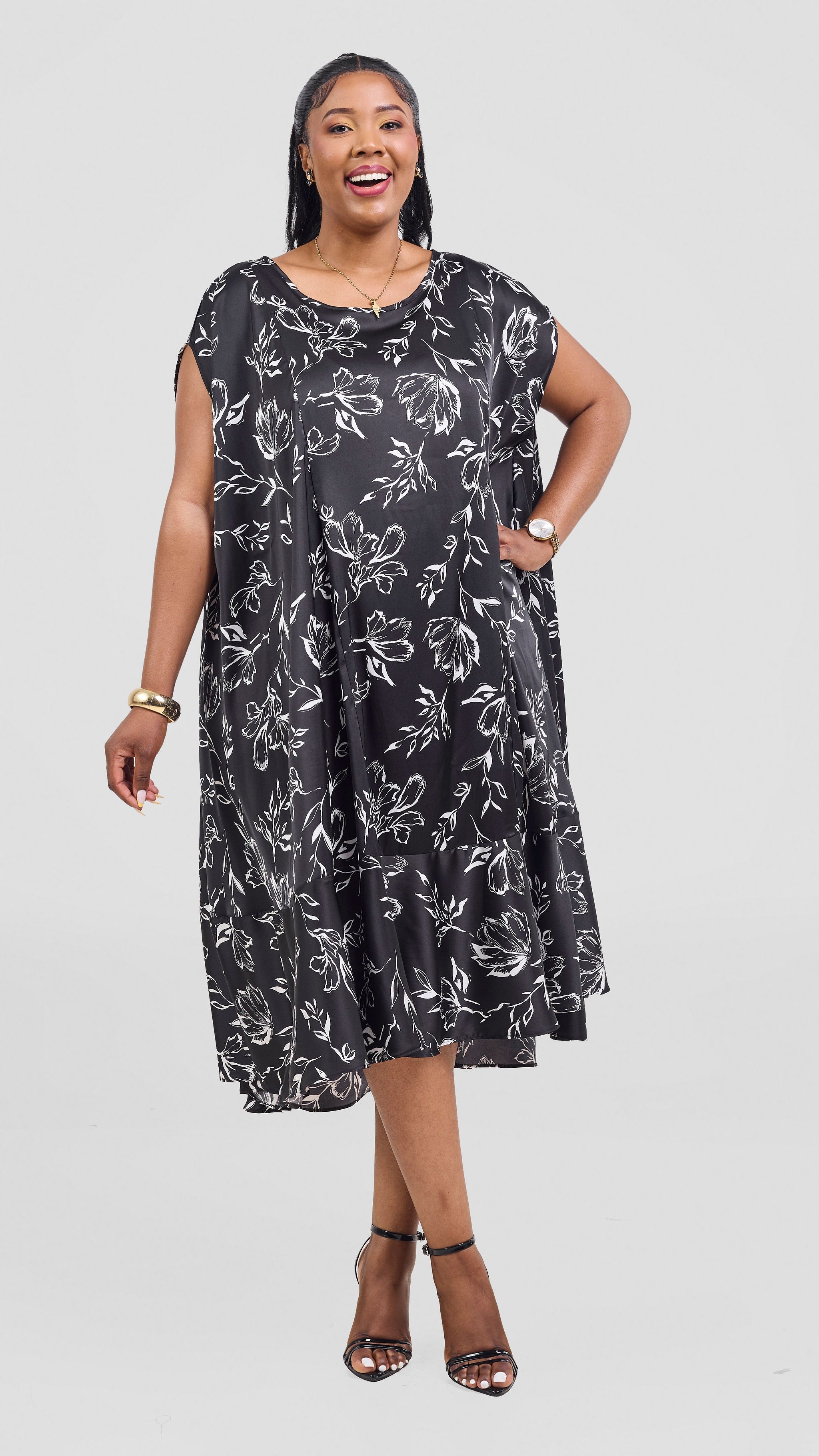 Vivo Samira Cape Dress - Black / White Print