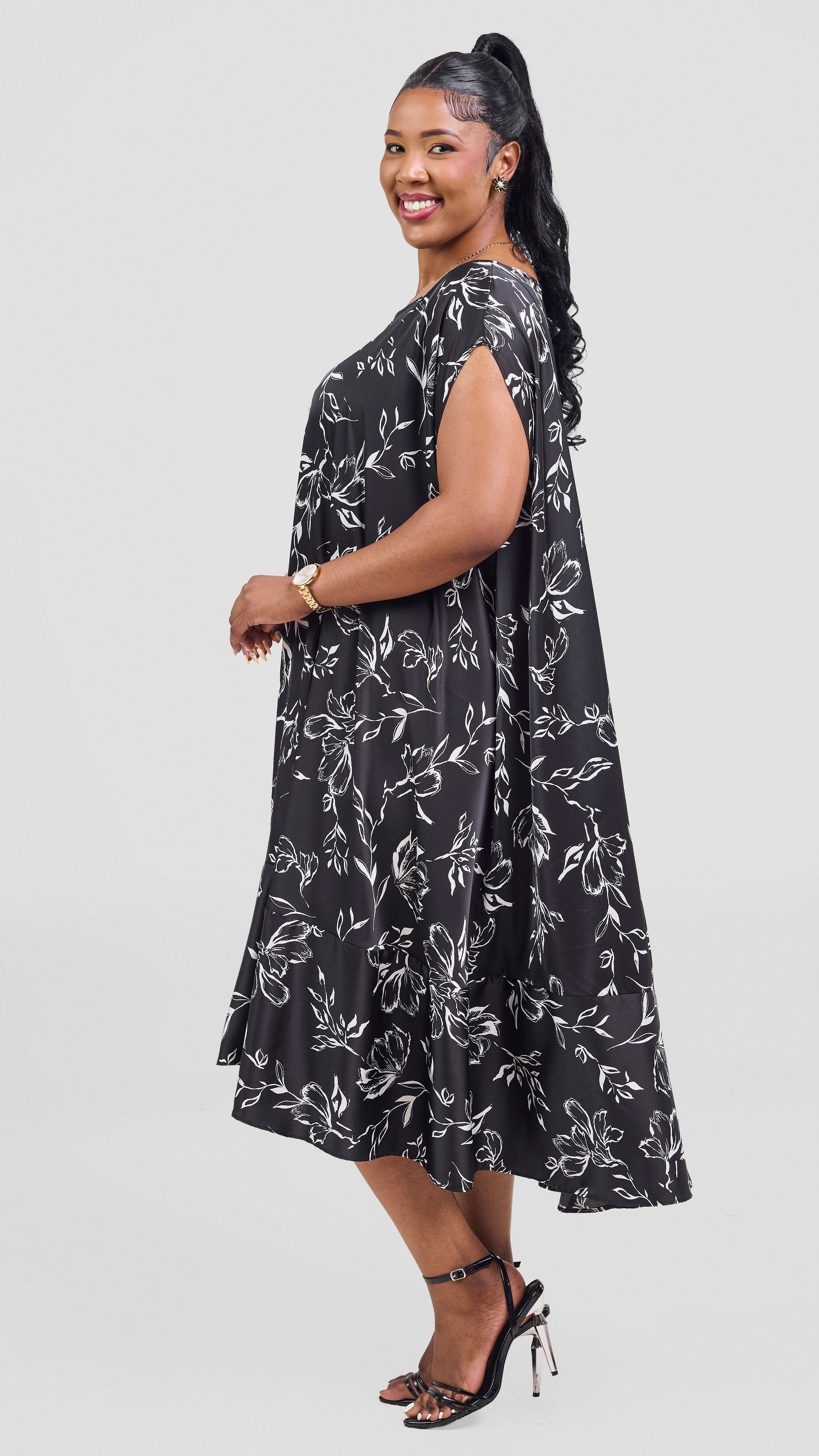 Vivo Samira Cape Dress - Black / White Print