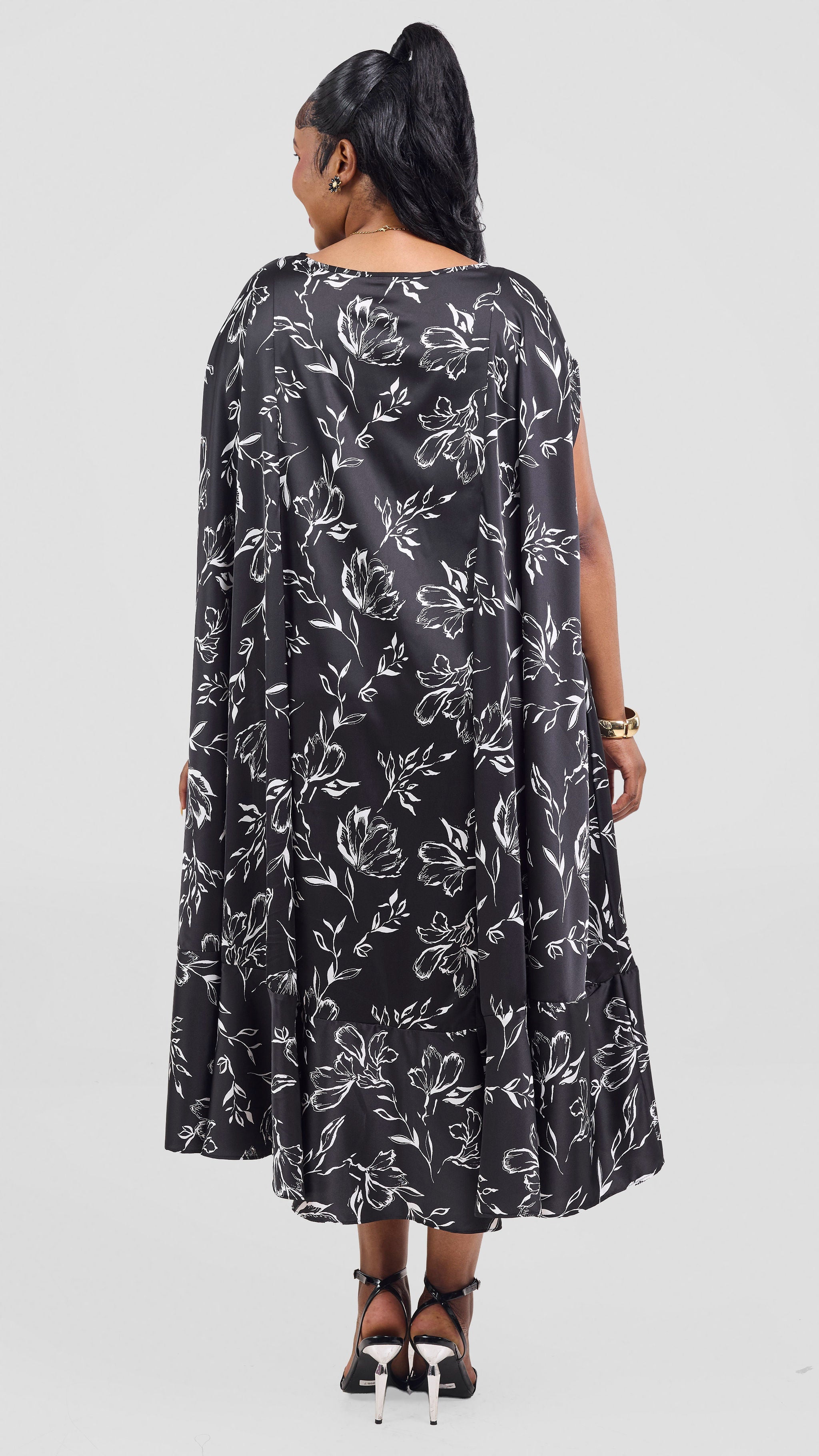 Vivo Samira Cape Dress - Black / White Print