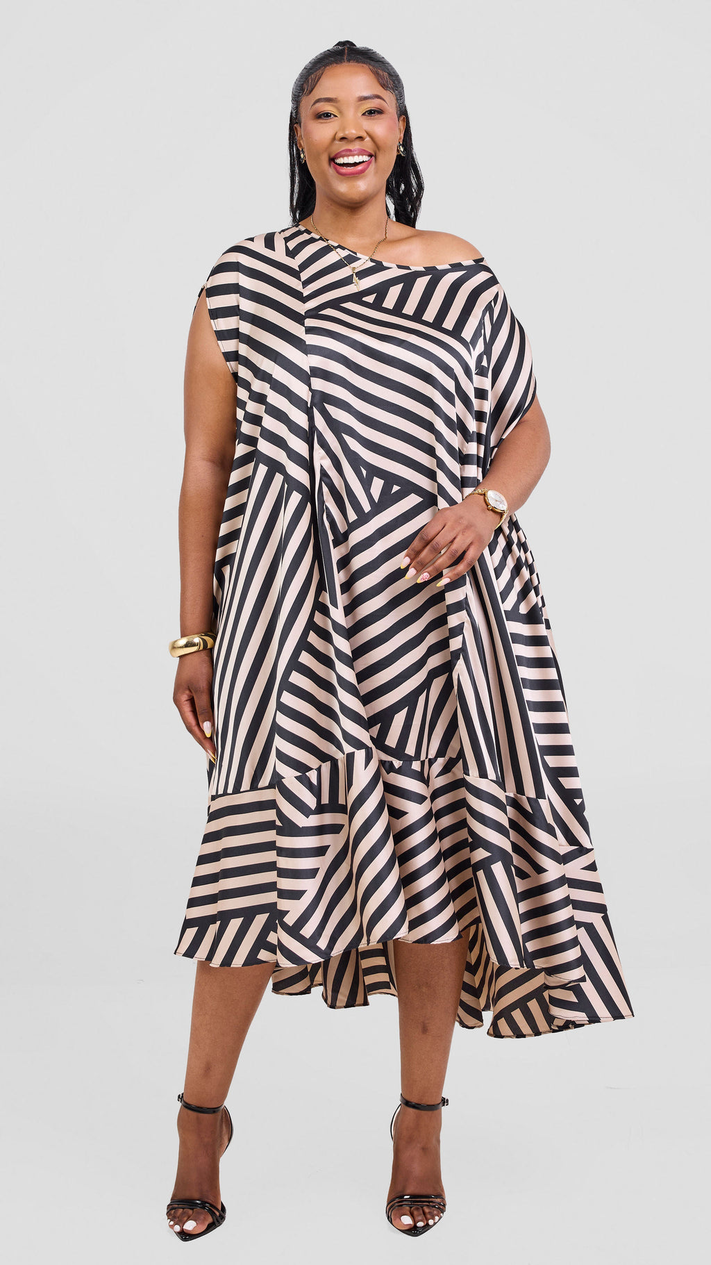 Vivo Samira Cape Dress - Beige / Black Print