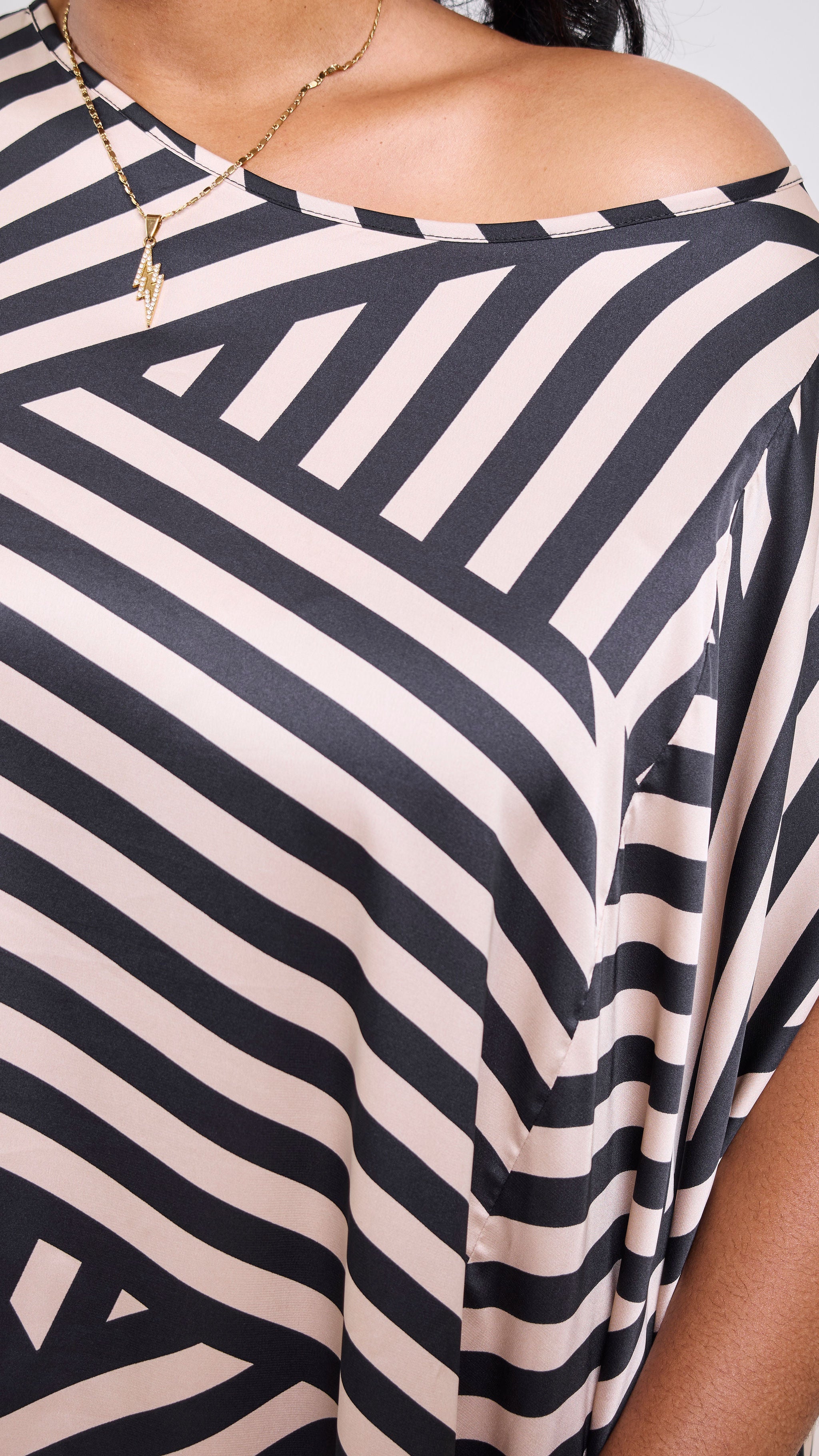 Vivo Samira Cape Dress - Beige / Black Print