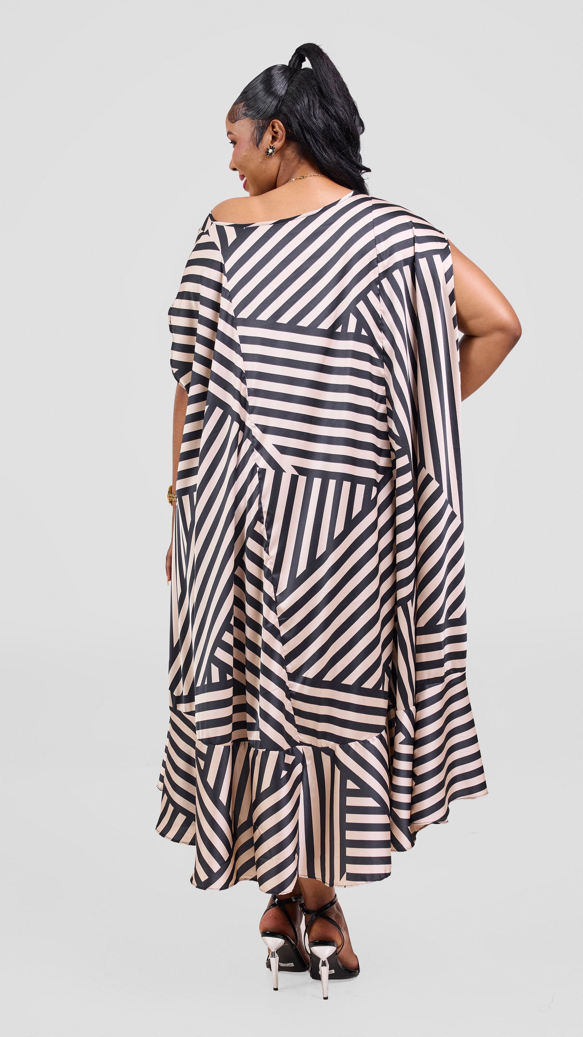 Vivo Samira Cape Dress - Beige / Black Print