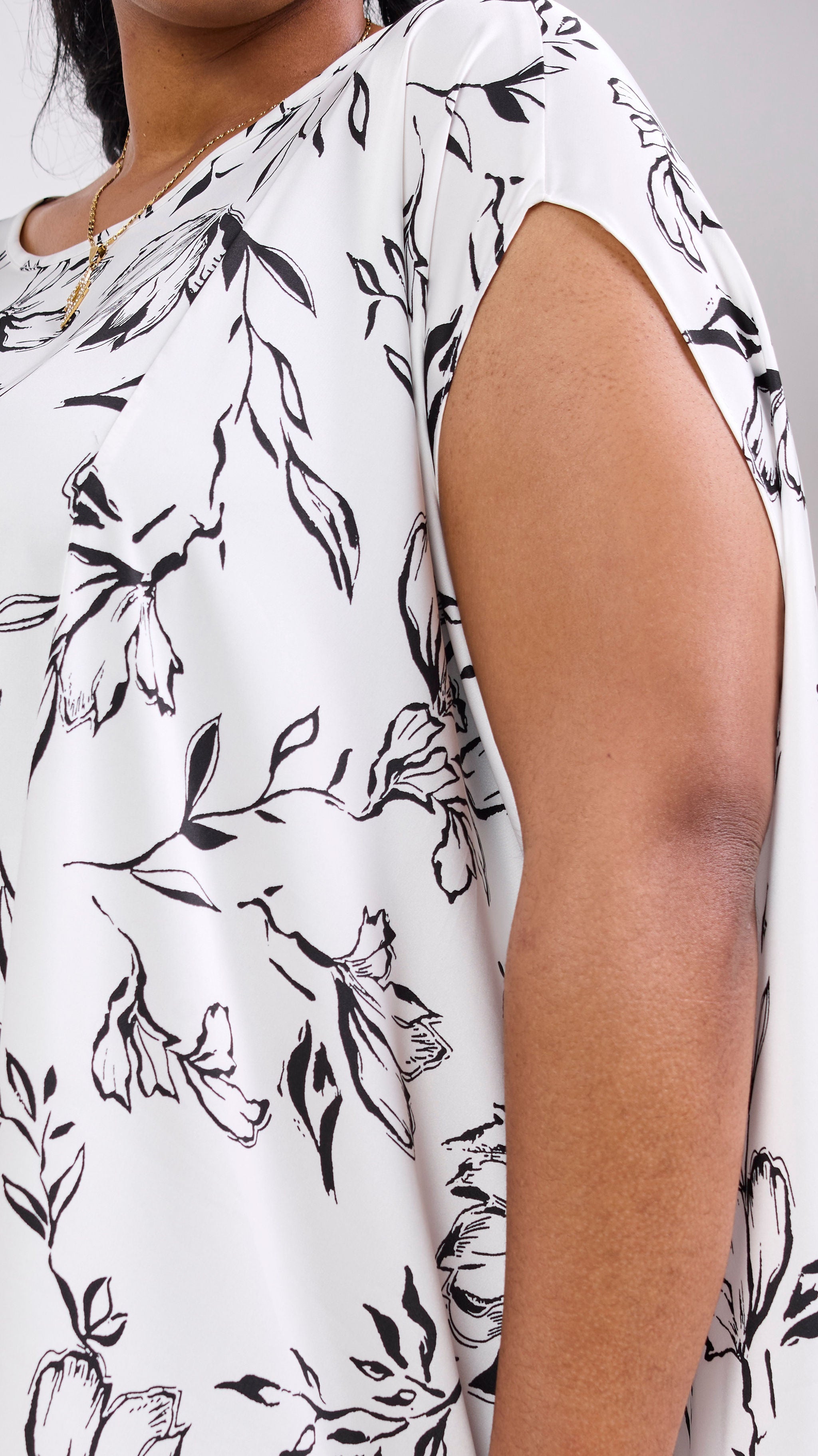 Vivo Samira Cape Dress - White / Black Print