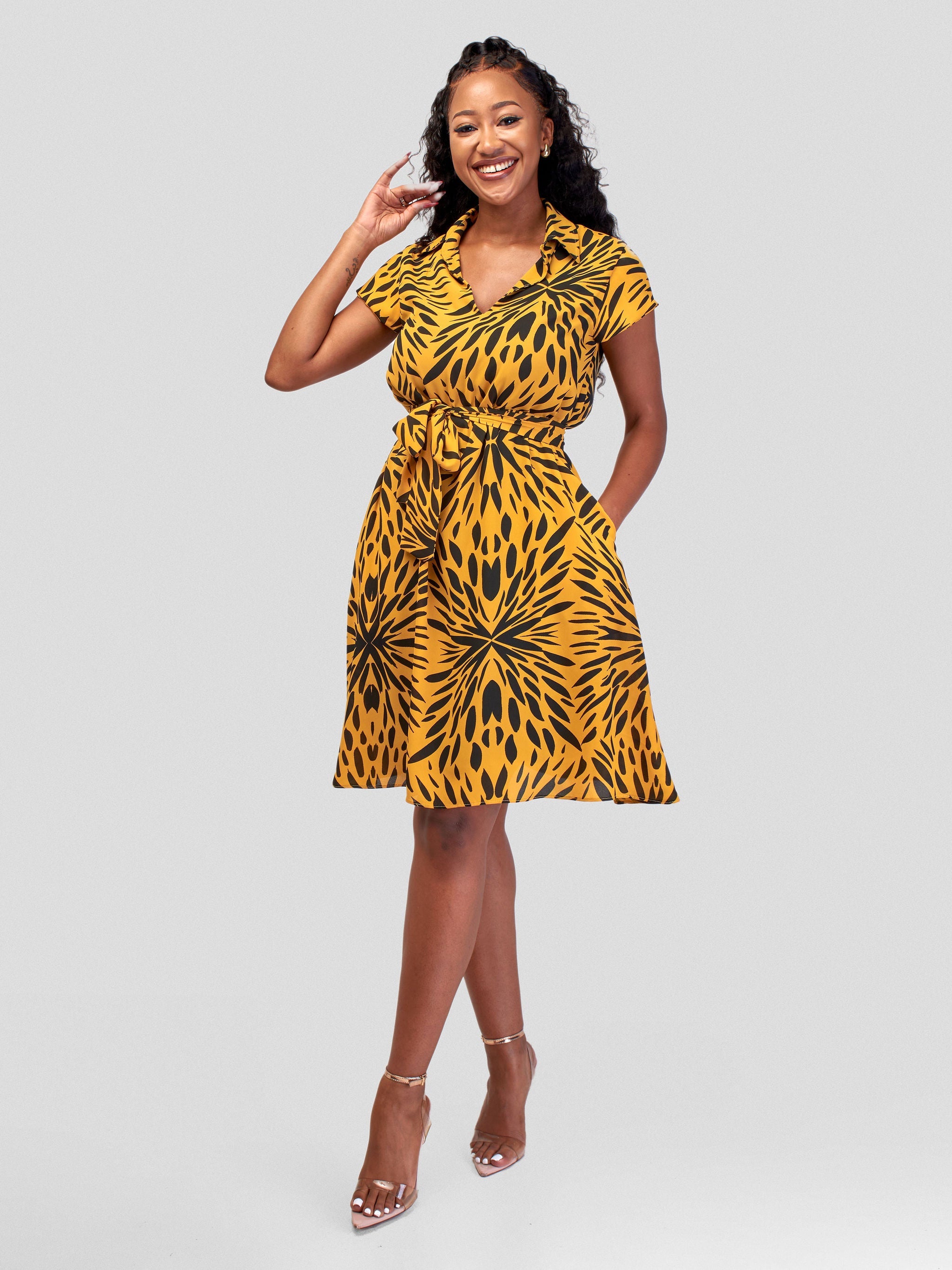 Vivo Zuri Cap Sleeve Knee Length Dress - Black / Mustard Abstract Print