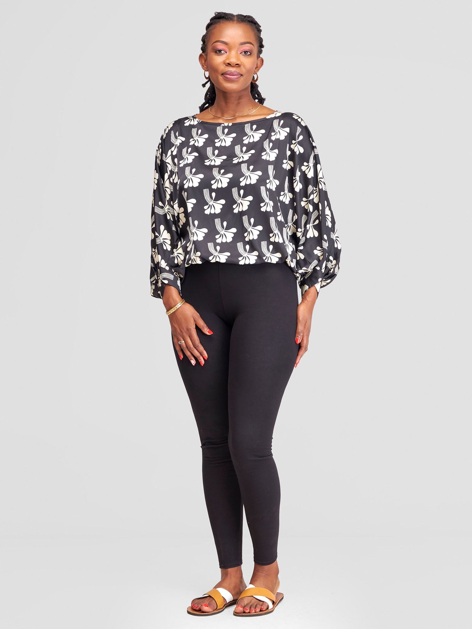 Vivo Sawari Crossed Cuff Batwing Top - Cream / Black Print