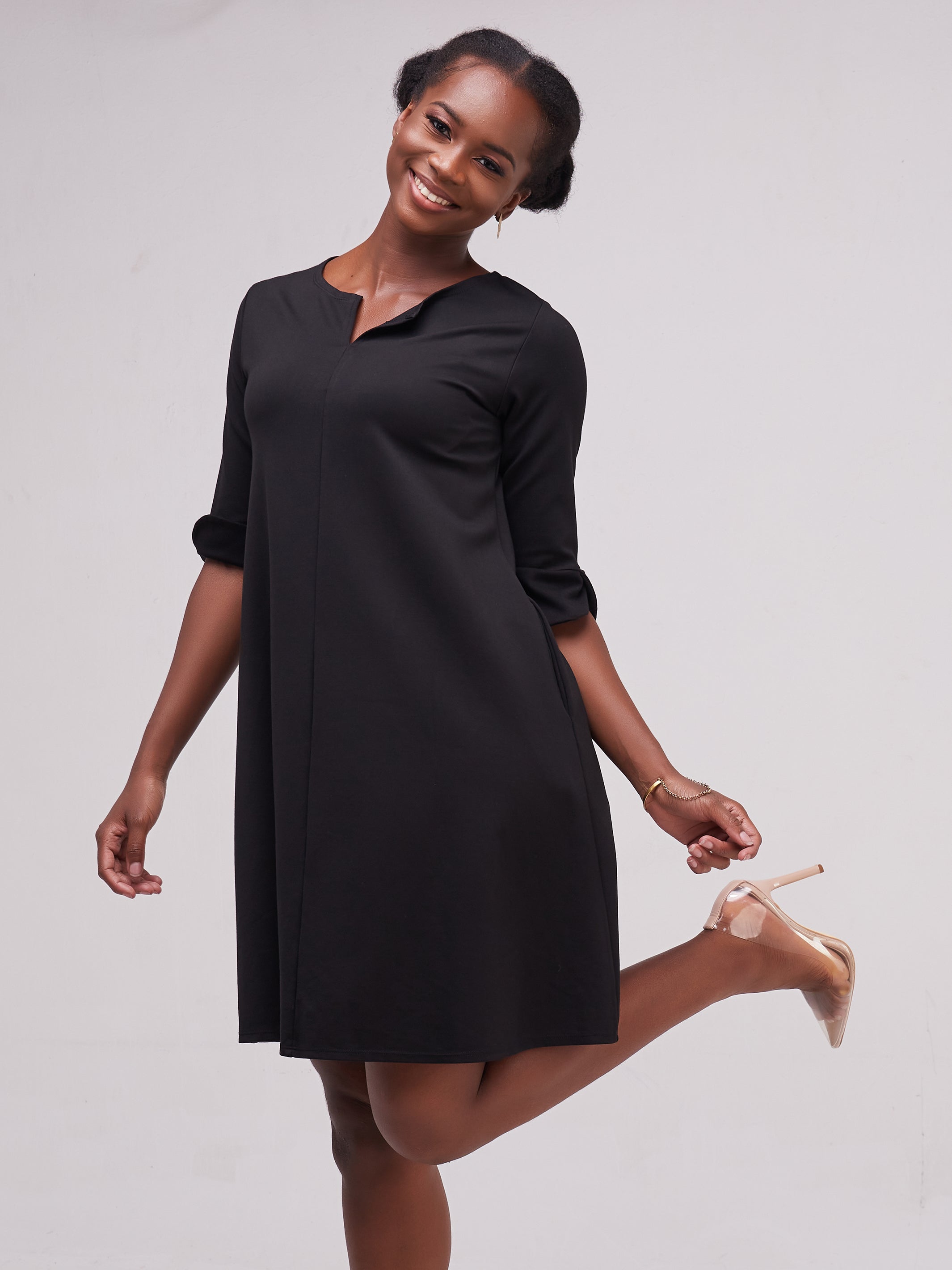 Vivo Zawadi Keyhole Dress - Black