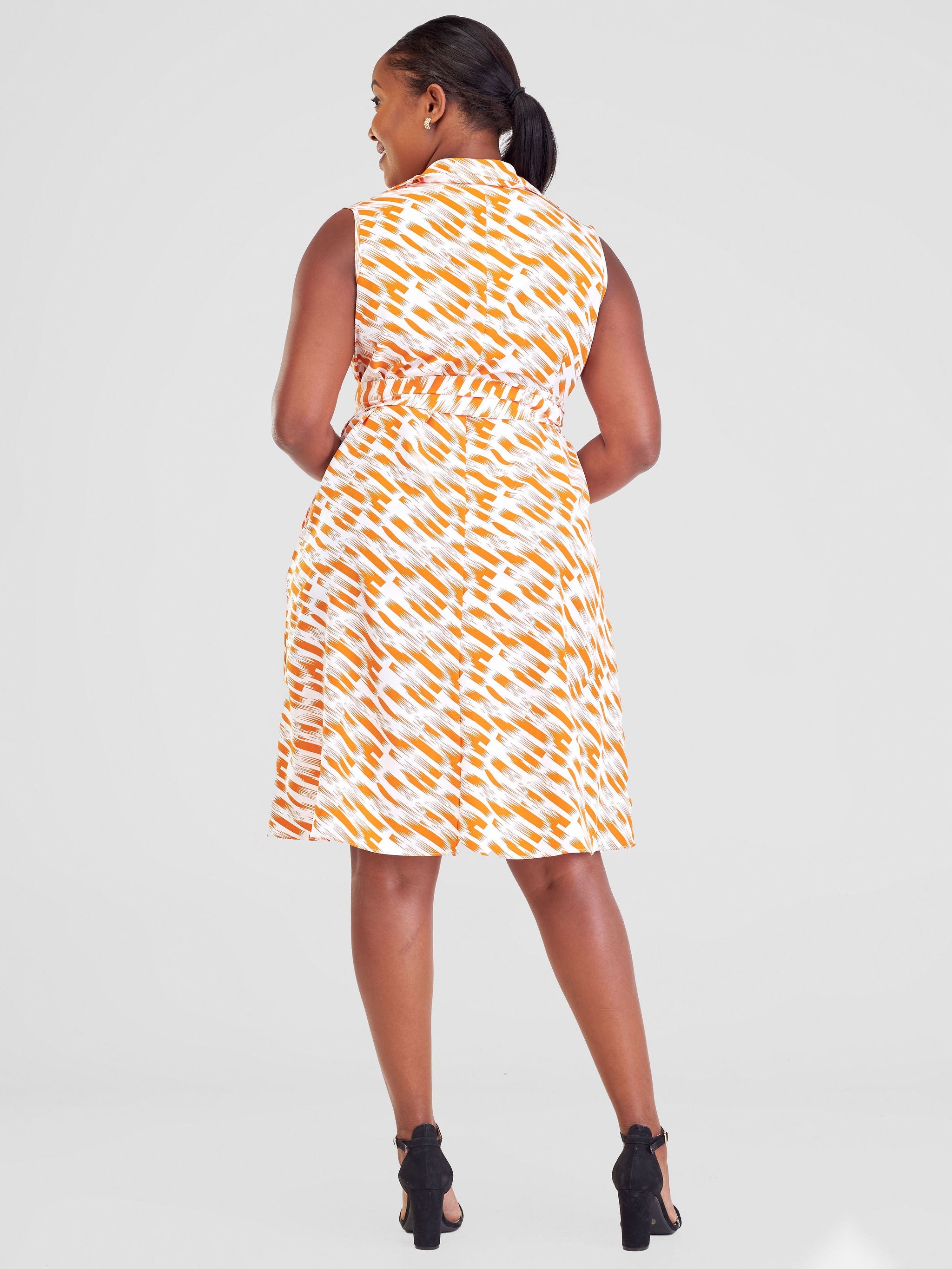 Vivo Zuri Sleeveless Tent Knee Length Dress - White / Orange Abstract Print