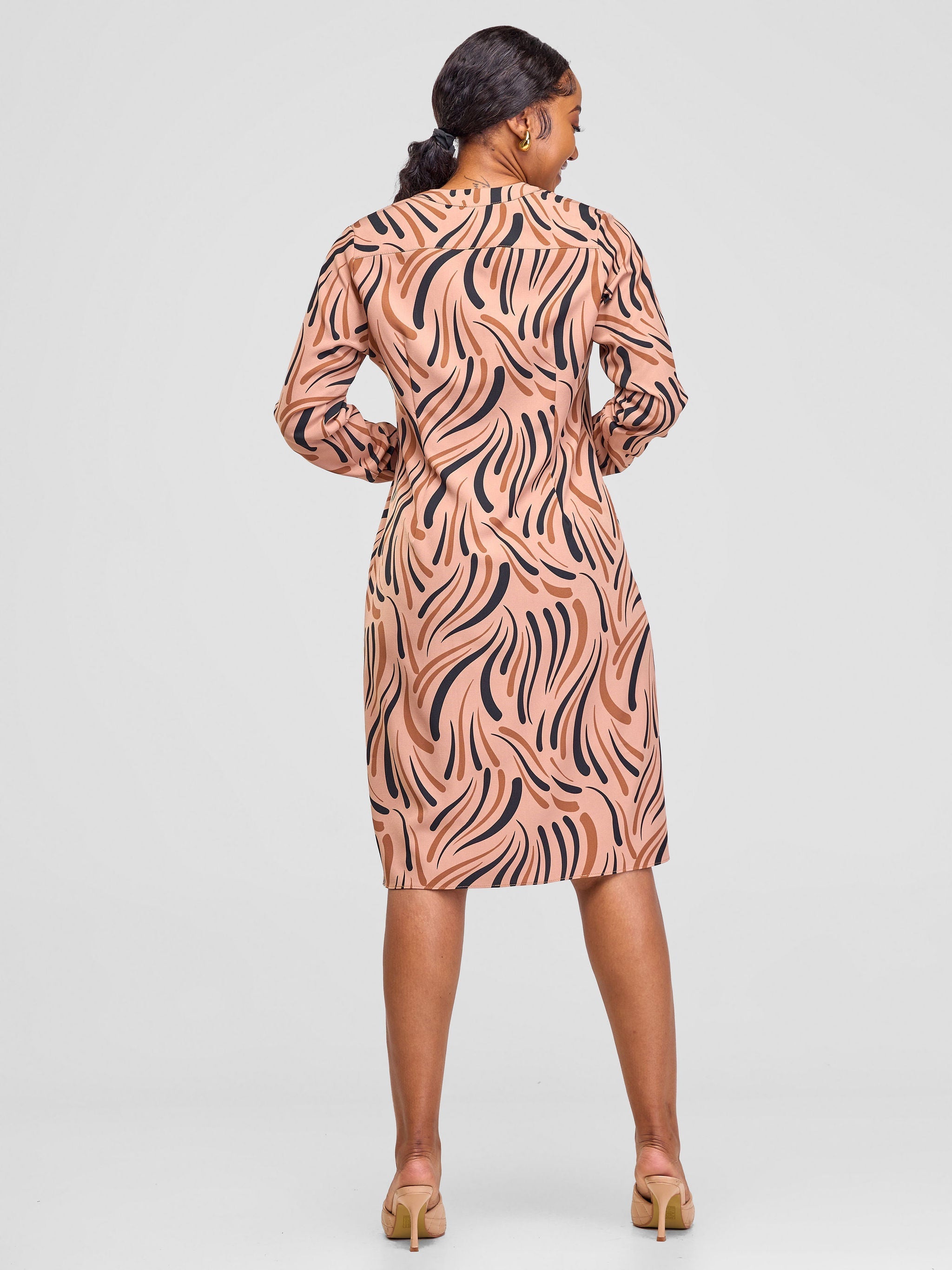 Vivo Ajani V-Neck Shift Dress - Tan Yala Print