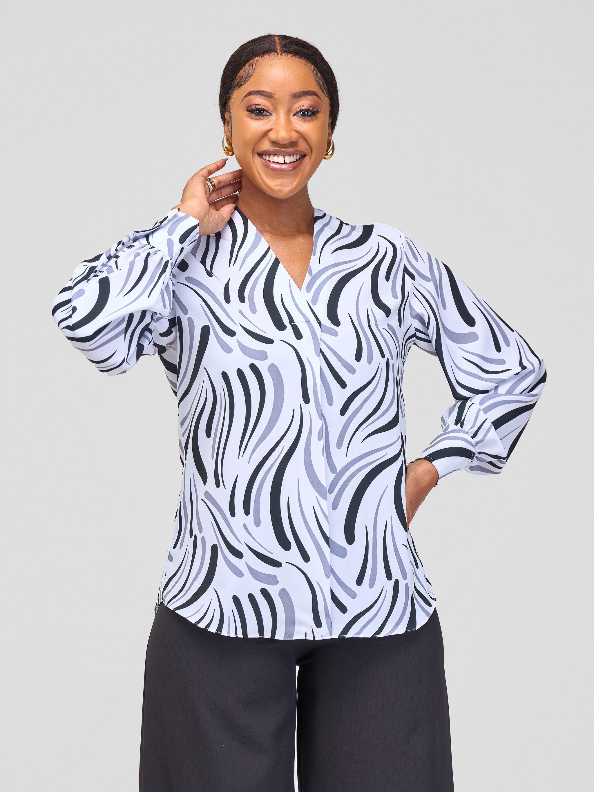 Vivo Ajani V-Neck Top - White / Grey Yala Print