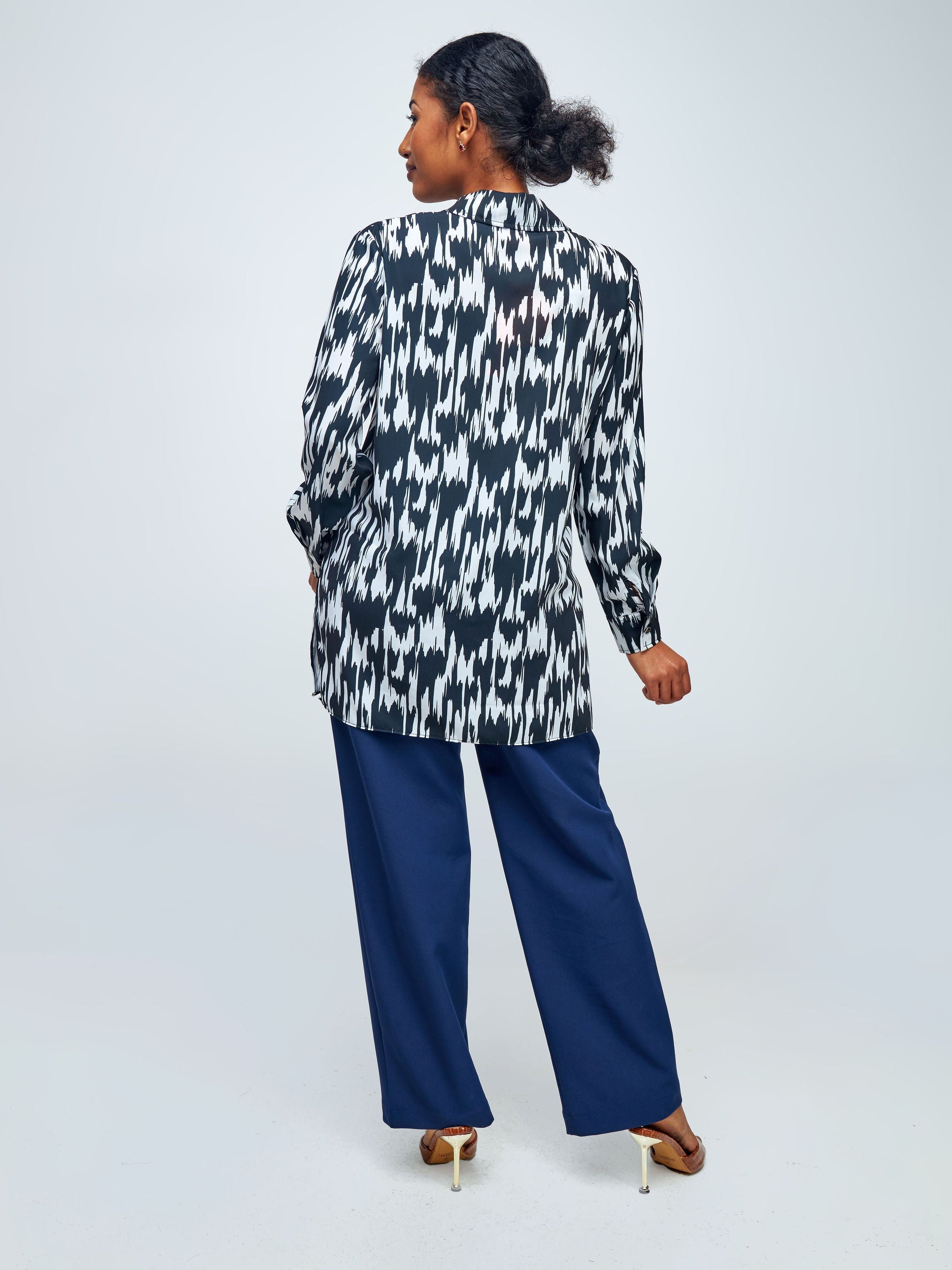 Vivo Taji Long Sleeve V-Neck Tunic Top - Black / White Ikat Abstract Print