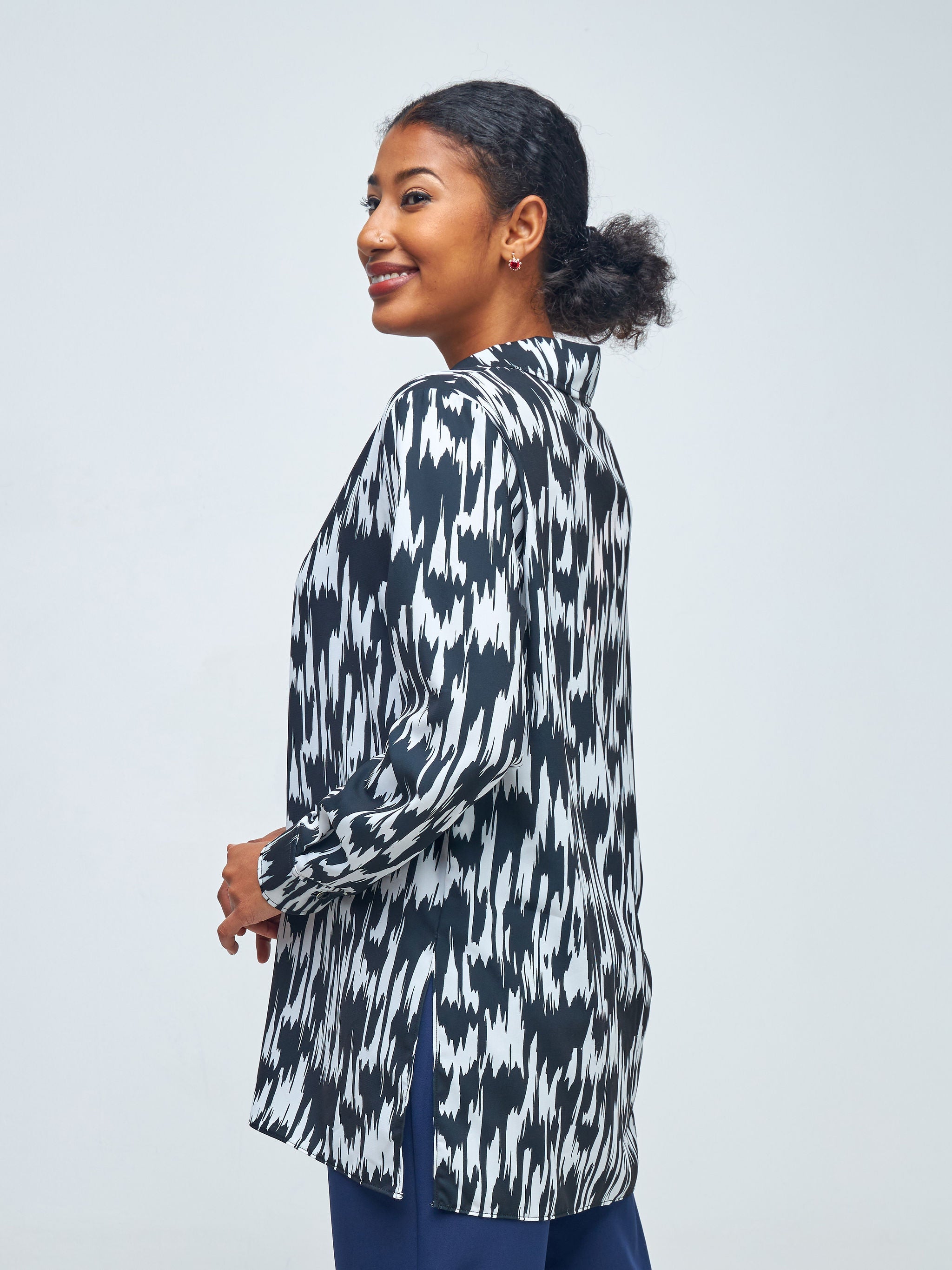 Vivo Taji Long Sleeve V-Neck Tunic Top - Black / White Ikat Abstract Print